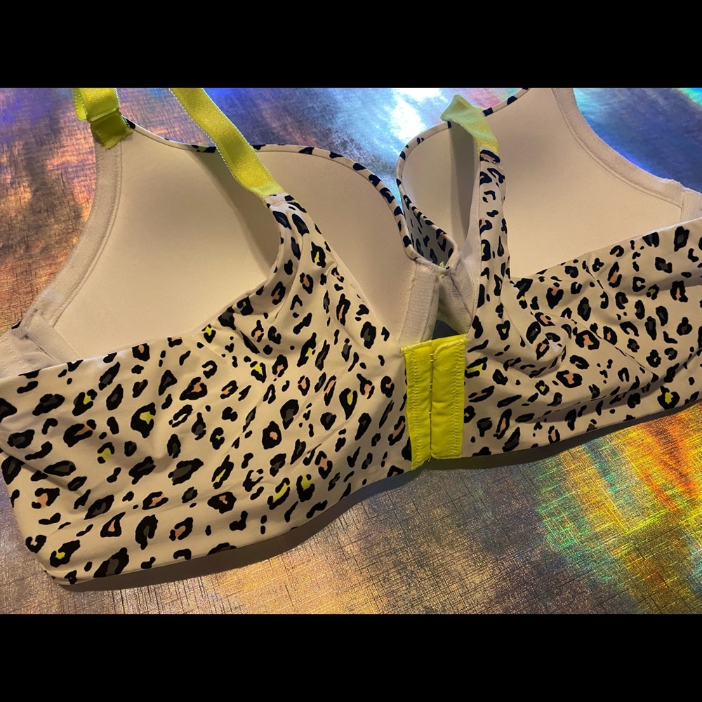 WHITE LEOPARD & NEON YELLOW 360° BACK SMOOTHING PUSH-UP PLUNGE BRA - Picture 3 of 6